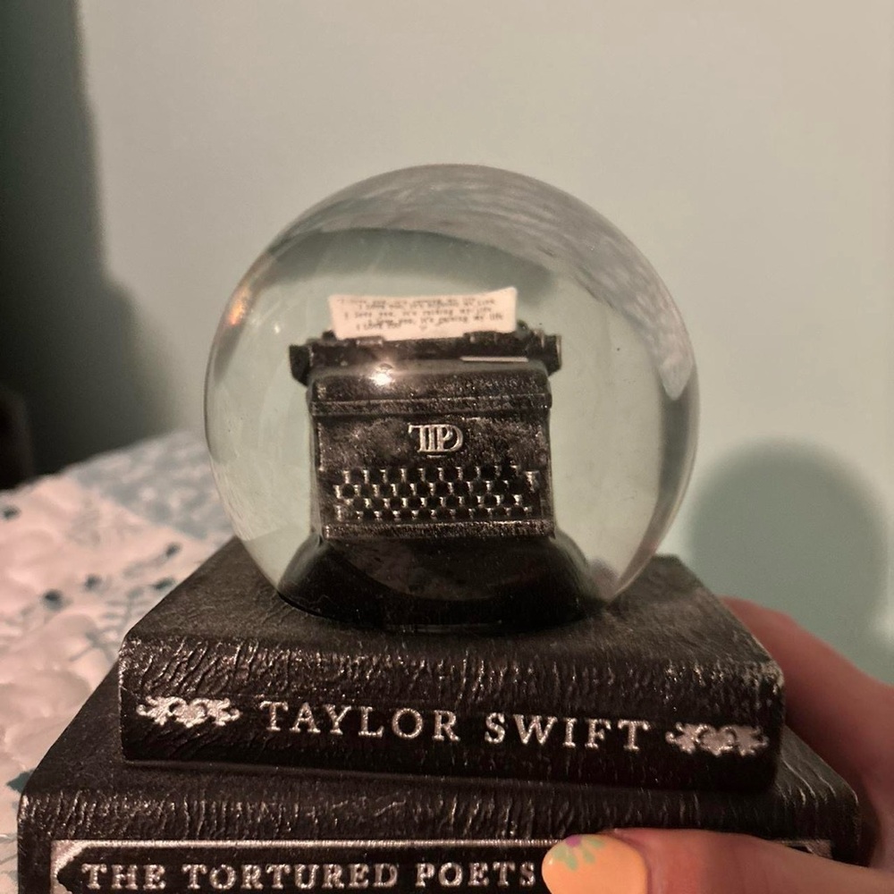 Taylor Swift Typewriter Snow Globe